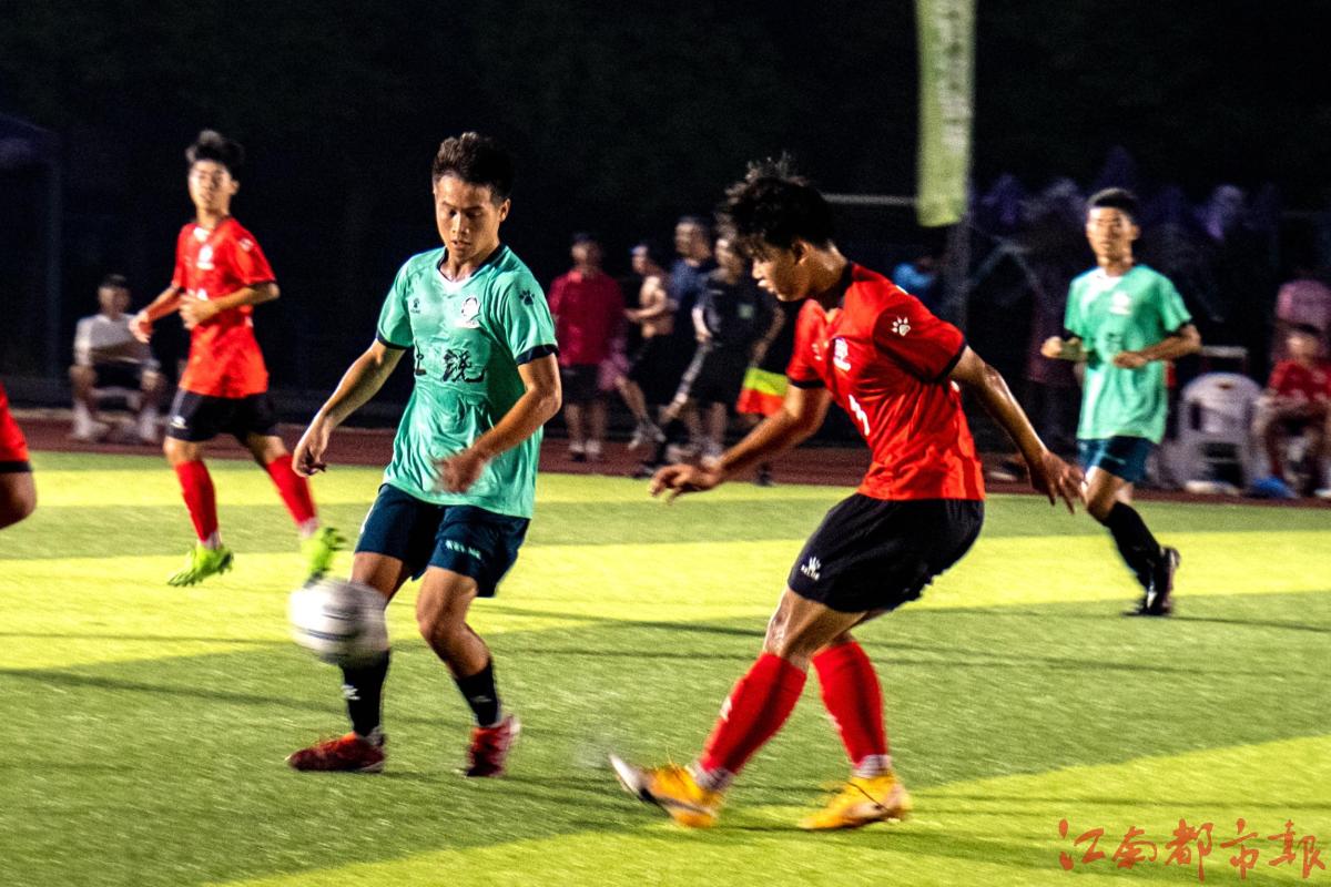 足球迷福利五大联赛直播在线观看免费提供多场次多角度赛事播放服务