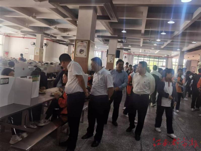 确保学生食品安全和营养均衡
